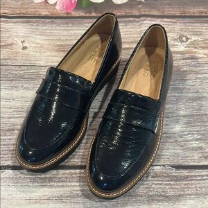 Naturalizer Sz 8W Navy/Black Adiline Loafers with Glossy Finish • NIB
